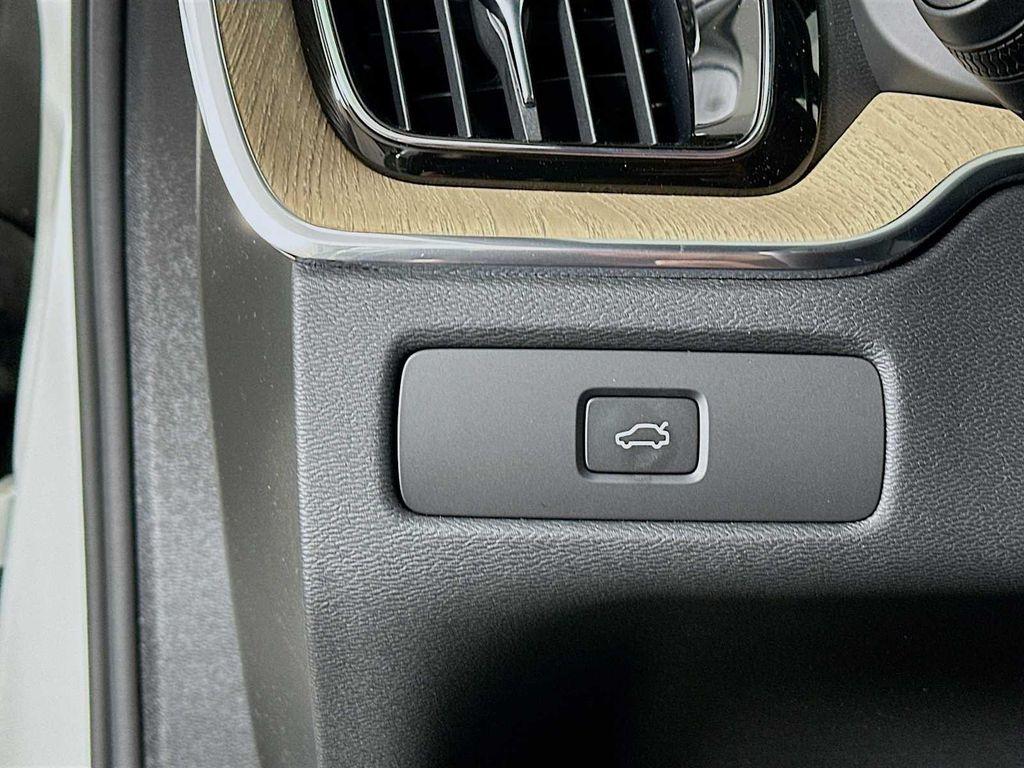 new 2026 Volvo XC60 car, priced at $57,985