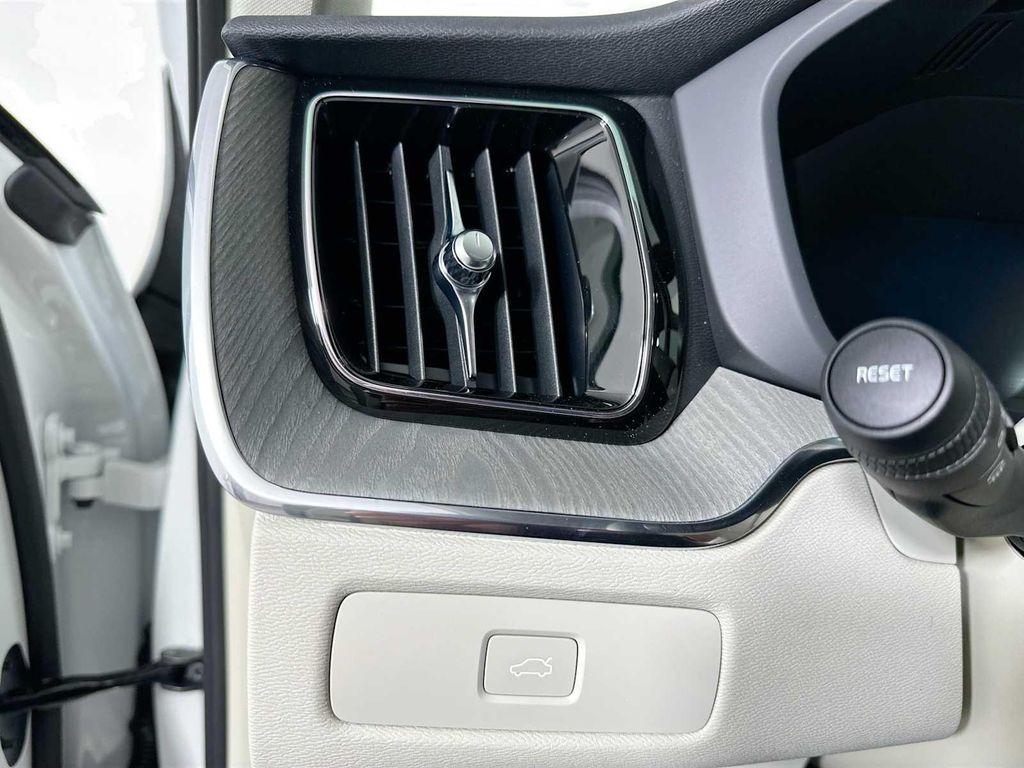 new 2025 Volvo XC60 car, priced at $56,550