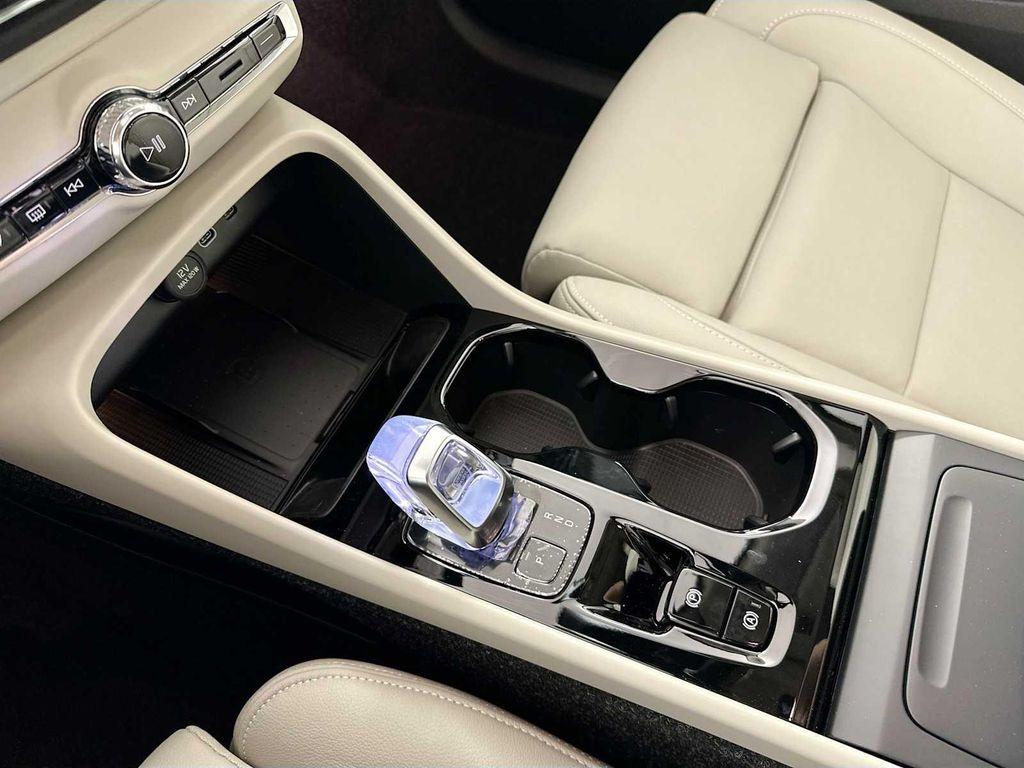 new 2025 Volvo XC40 car, priced at $53,010