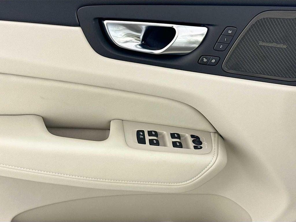 new 2025 Volvo XC60 car, priced at $56,550