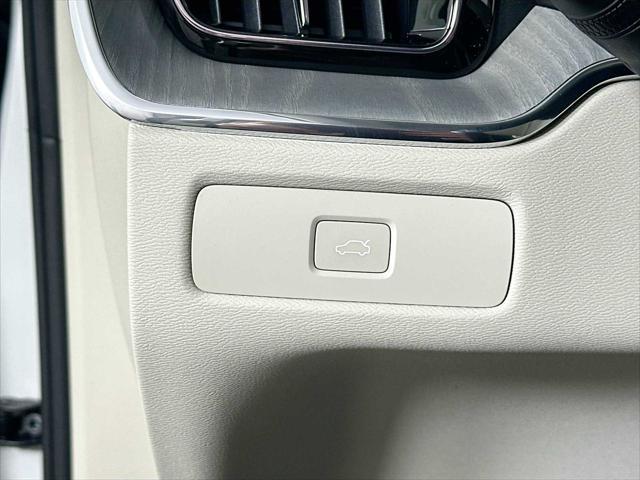 new 2025 Volvo XC60 car, priced at $56,550
