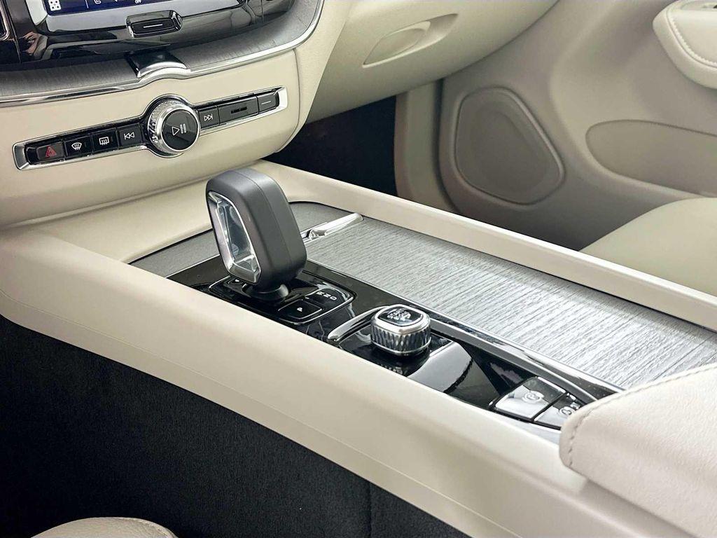 new 2025 Volvo XC60 car, priced at $56,550