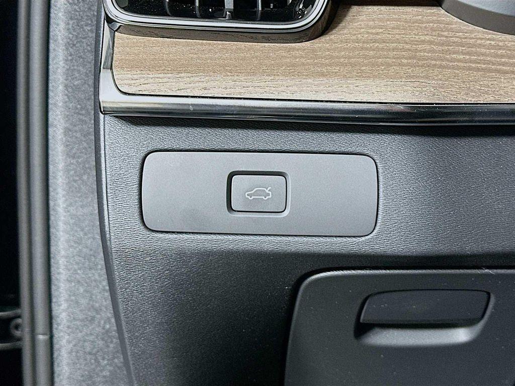 new 2026 Volvo XC90 car, priced at $85,905