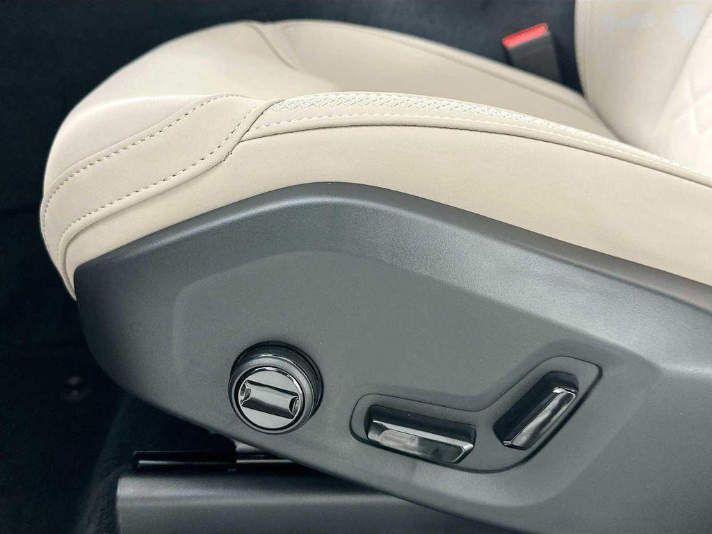 new 2025 Volvo XC90 car, priced at $69,545