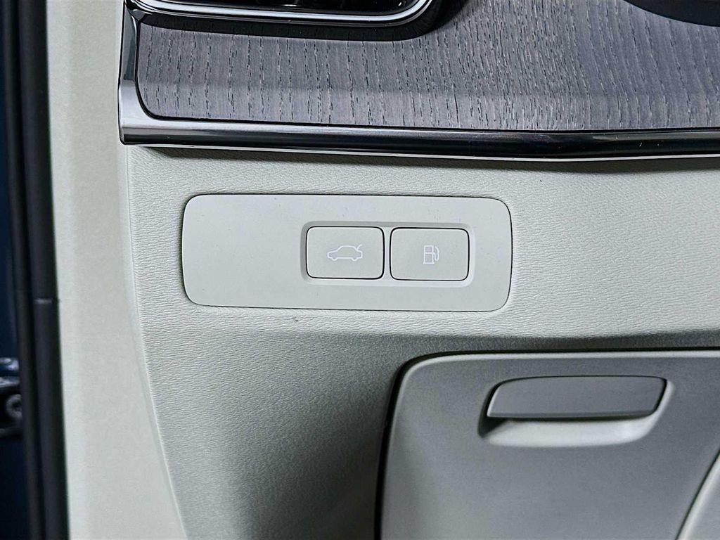 new 2026 Volvo XC90 Plug-In Hybrid car, priced at $93,475