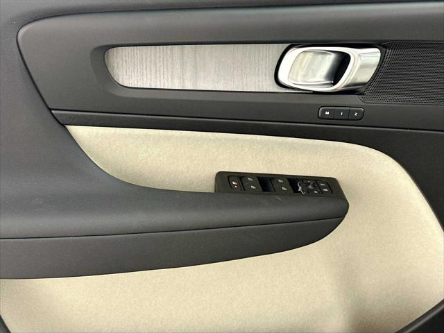 new 2025 Volvo XC40 car, priced at $48,215