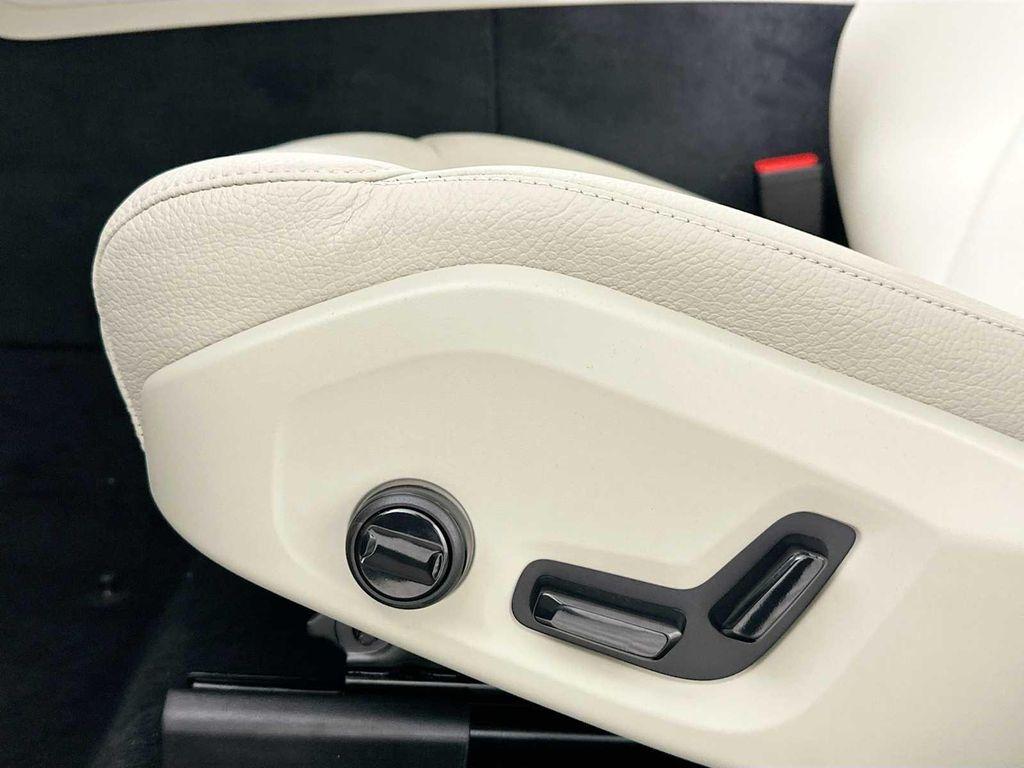 new 2025 Volvo XC60 car, priced at $56,550