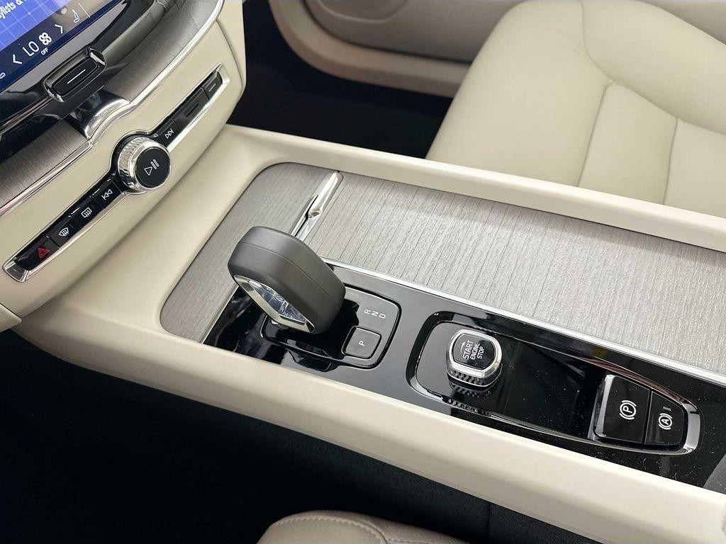 new 2025 Volvo XC60 car, priced at $56,550