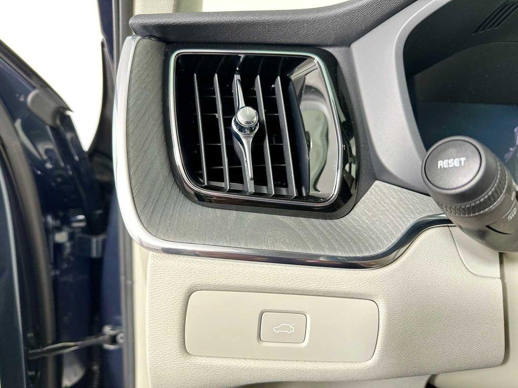 new 2025 Volvo XC60 car, priced at $56,550