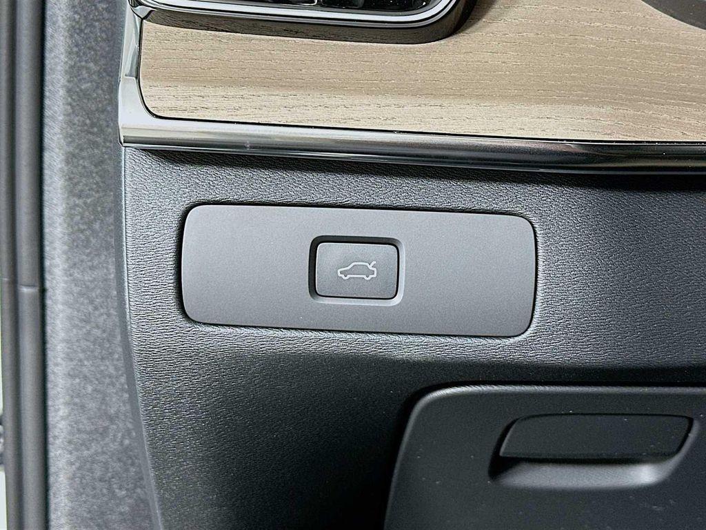 new 2026 Volvo XC90 car, priced at $68,230