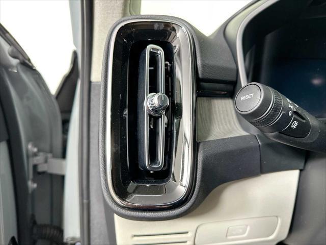 new 2025 Volvo XC40 car, priced at $51,465