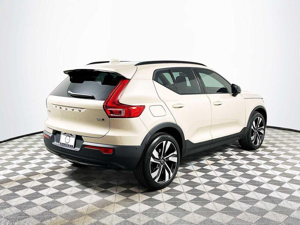 new 2025 Volvo XC40 car, priced at $51,035