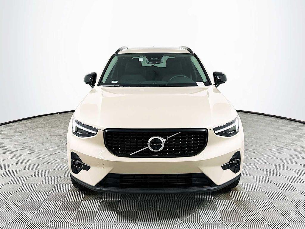 new 2025 Volvo XC40 car, priced at $51,035