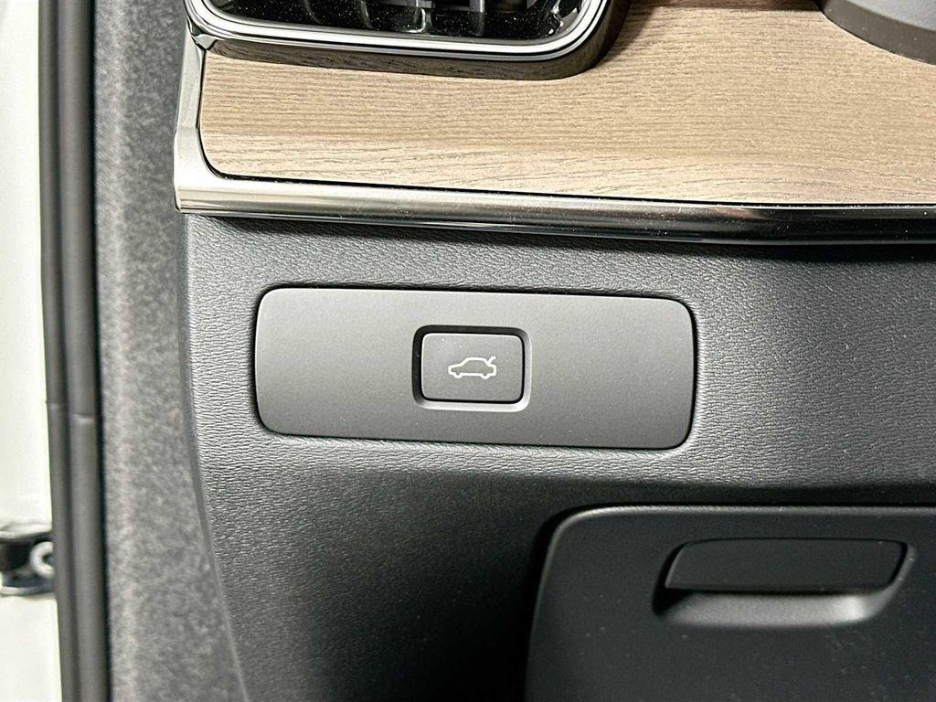new 2025 Volvo XC90 car, priced at $70,890