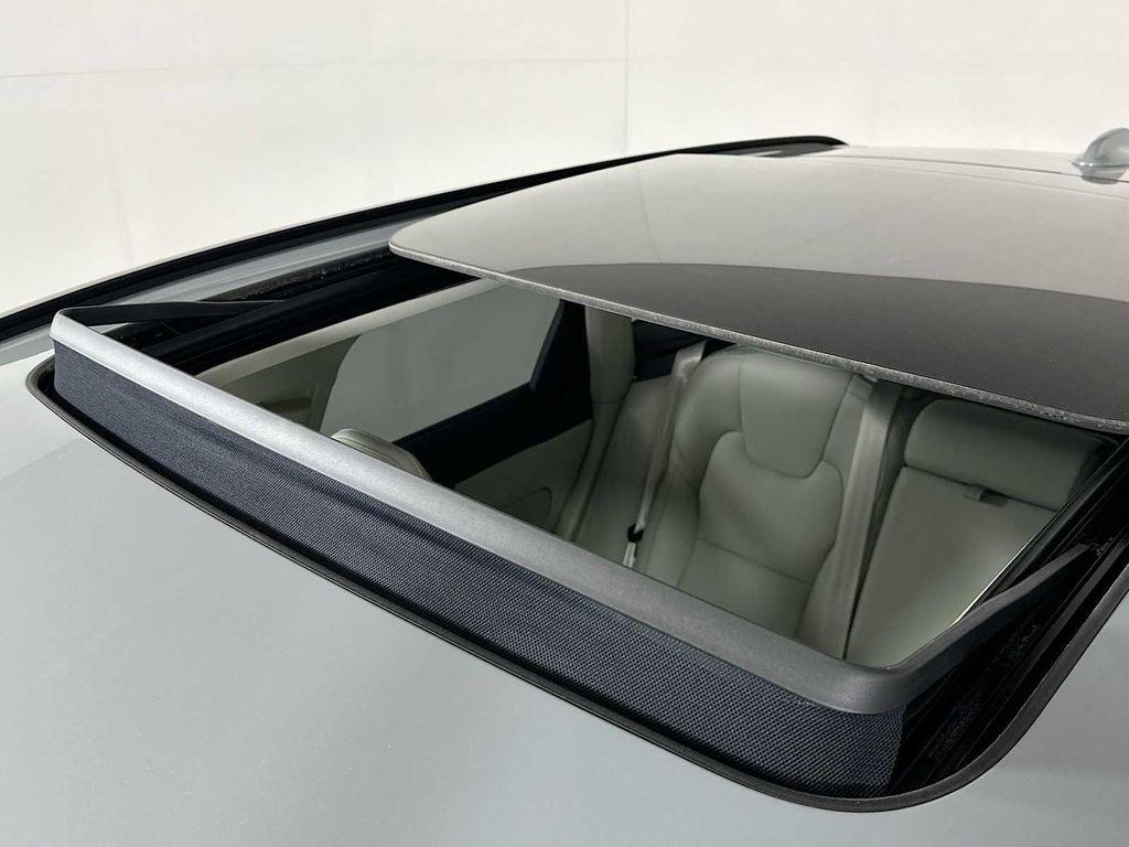 new 2026 Volvo XC60 car, priced at $63,920