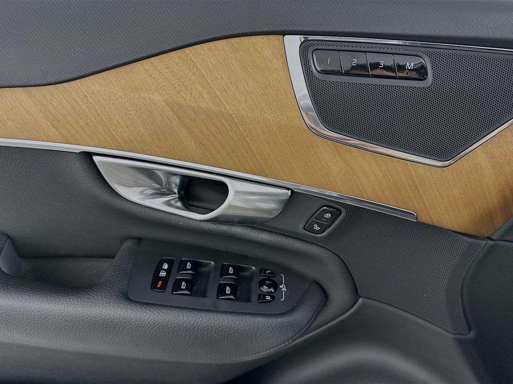 used 2021 Volvo XC90 car, priced at $25,700
