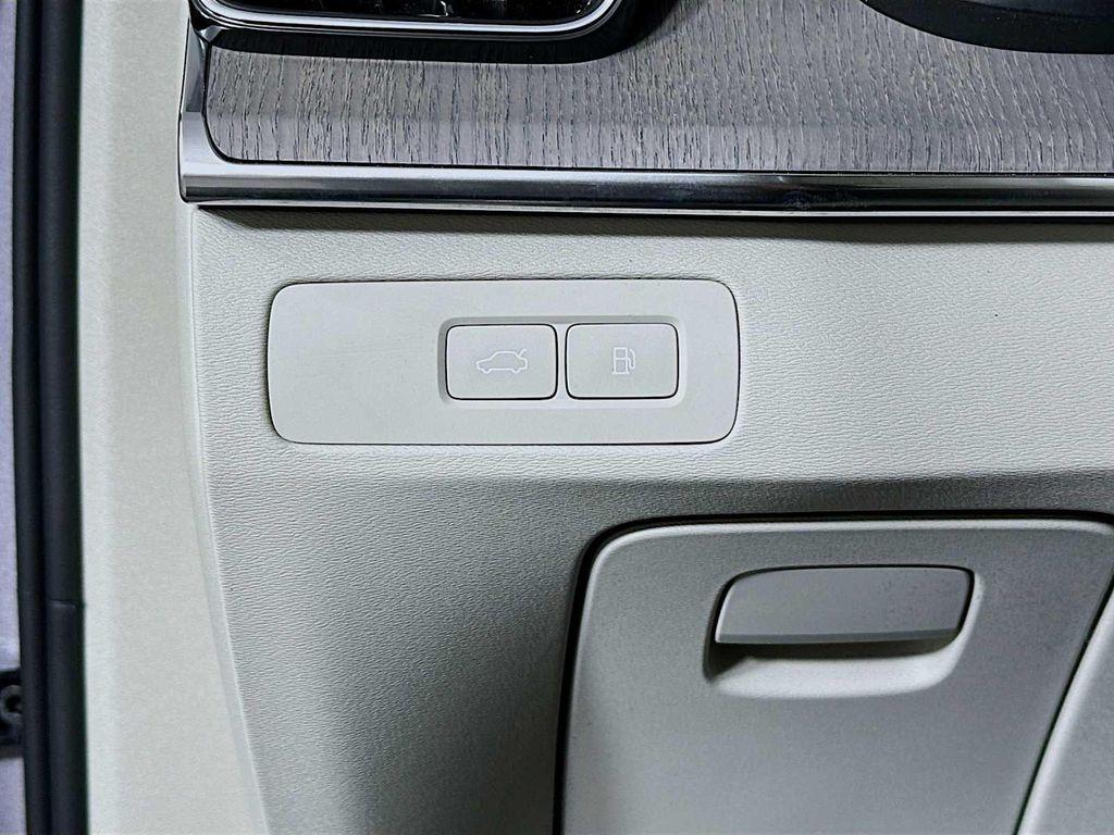 new 2026 Volvo XC90 Plug-In Hybrid car, priced at $87,080