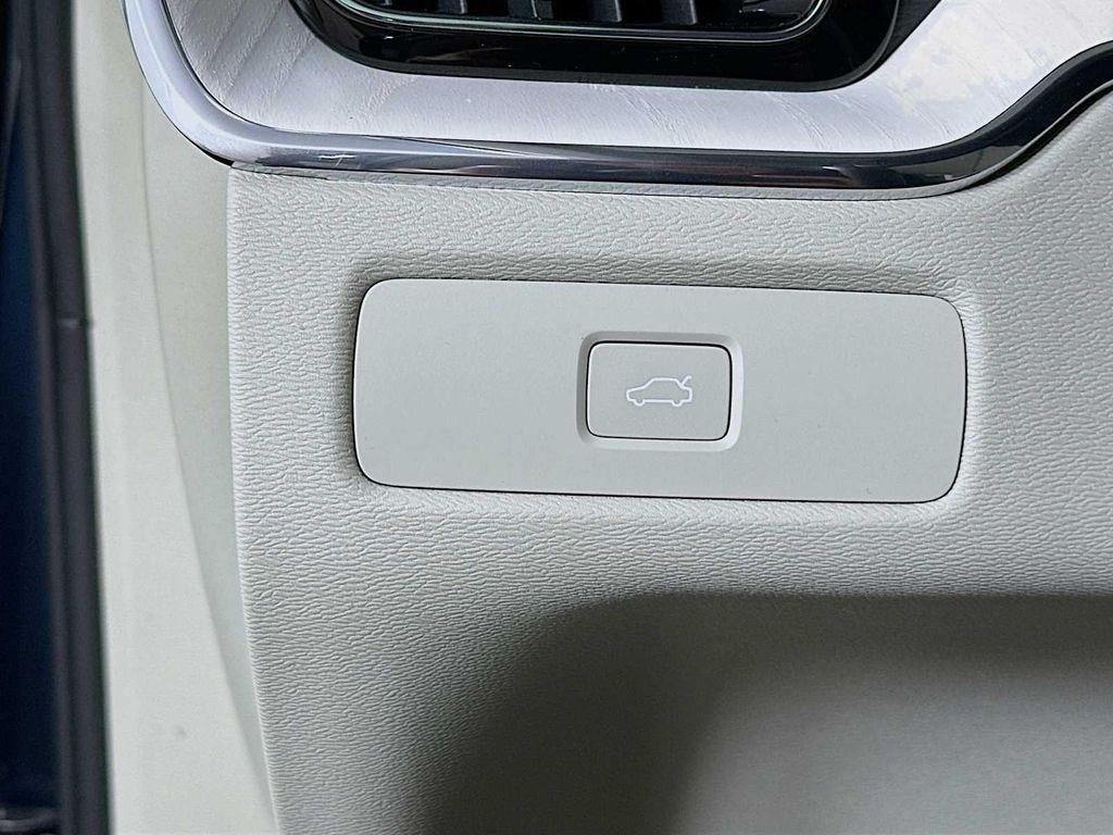 new 2026 Volvo XC60 car, priced at $63,935