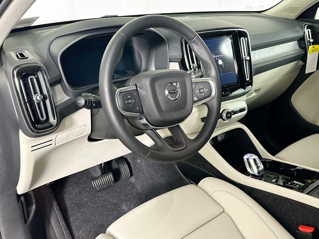 new 2025 Volvo XC40 car, priced at $50,605