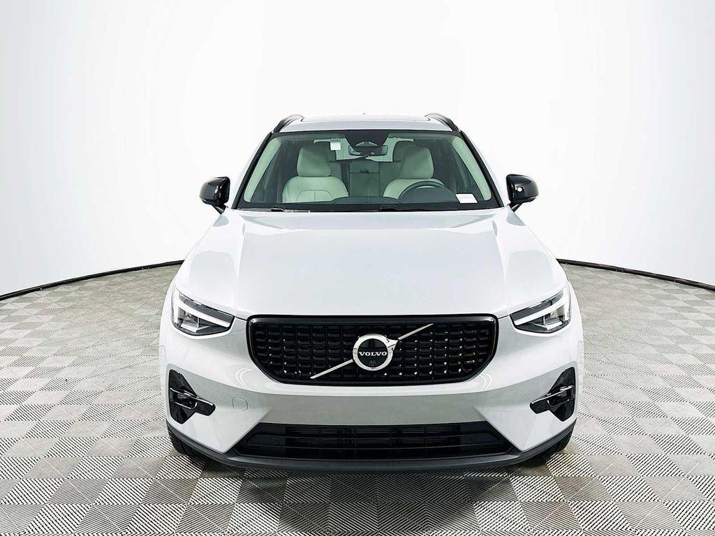 new 2025 Volvo XC40 car, priced at $50,605