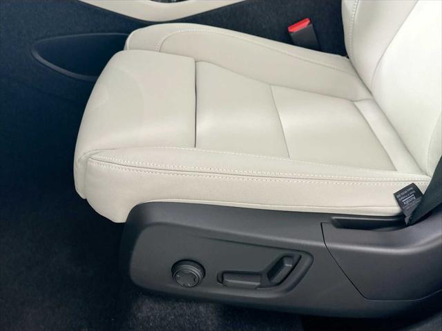 new 2025 Volvo XC40 car, priced at $50,605
