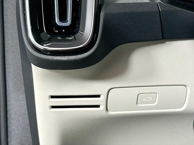 new 2025 Volvo XC40 car, priced at $50,605