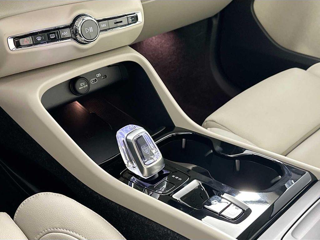 new 2025 Volvo XC40 car, priced at $50,605