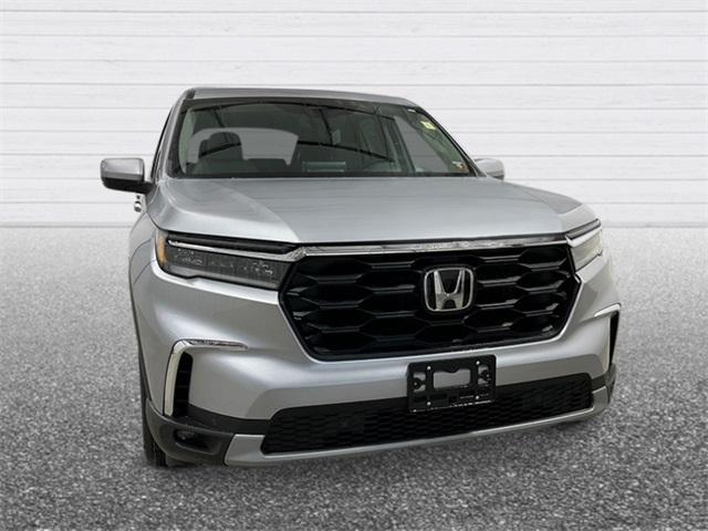 new 2025 Honda Pilot car, priced at $46,995