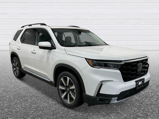 new 2025 Honda Pilot car, priced at $54,575