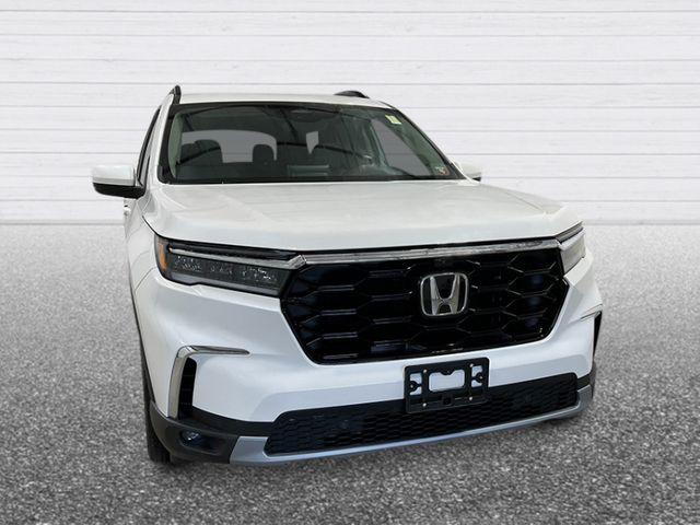 new 2025 Honda Pilot car, priced at $54,575