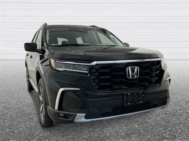 new 2025 Honda Pilot car, priced at $50,695