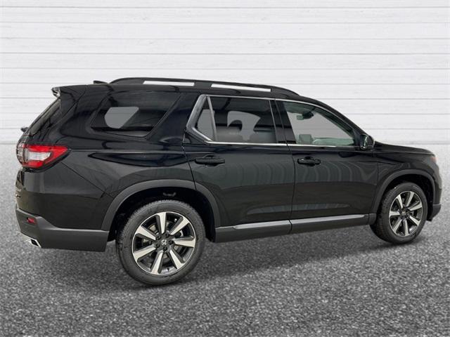 new 2025 Honda Pilot car, priced at $50,695