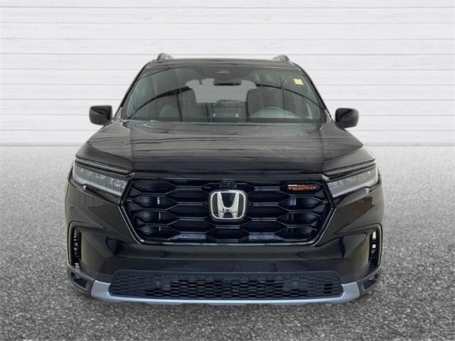 new 2025 Honda Pilot car, priced at $50,795