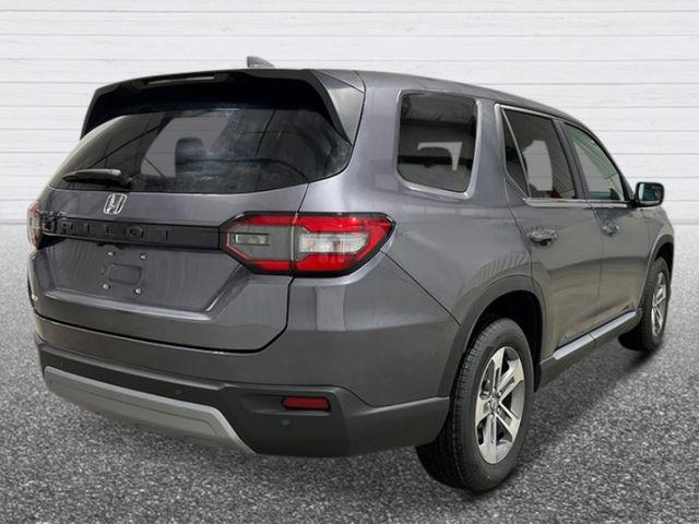 new 2025 Honda Pilot car, priced at $47,050