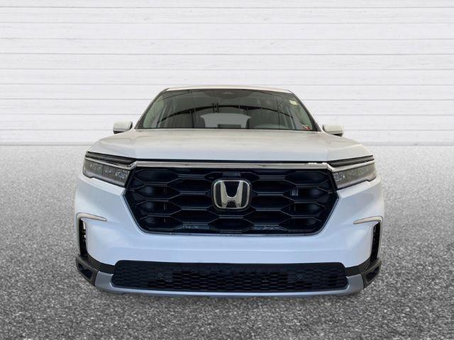 new 2025 Honda Pilot car, priced at $47,550