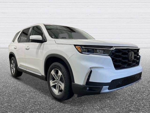 new 2025 Honda Pilot car, priced at $47,550