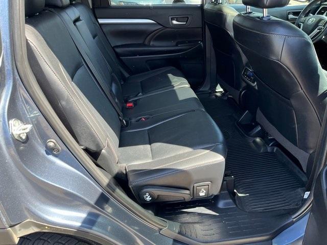 used 2019 Toyota Highlander car, priced at $25,655