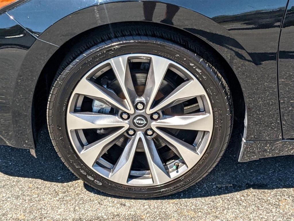 used 2023 Nissan Maxima car