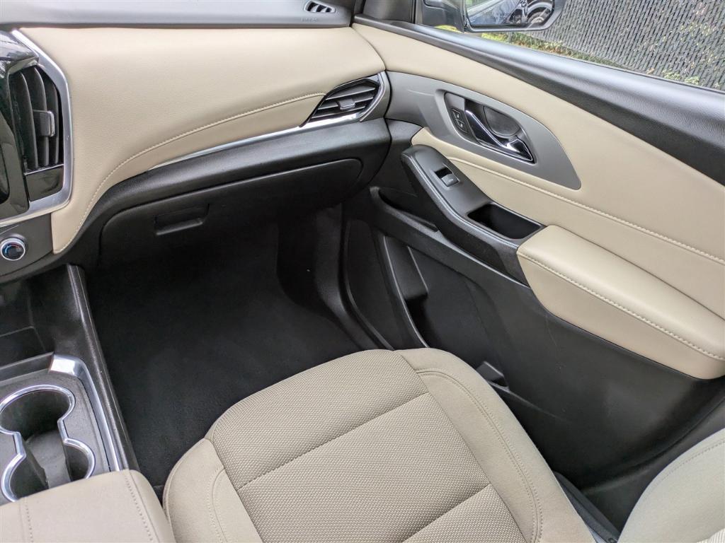 used 2022 Chevrolet Traverse car, priced at $25,995
