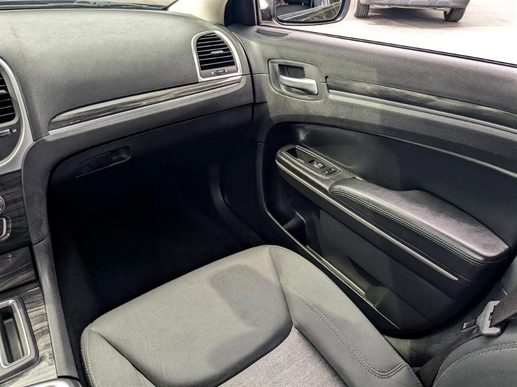 used 2019 Chrysler 300 car