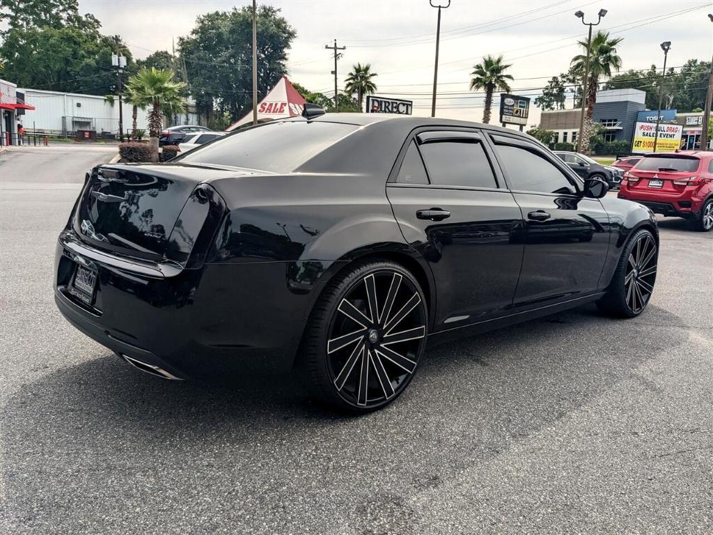 used 2019 Chrysler 300 car