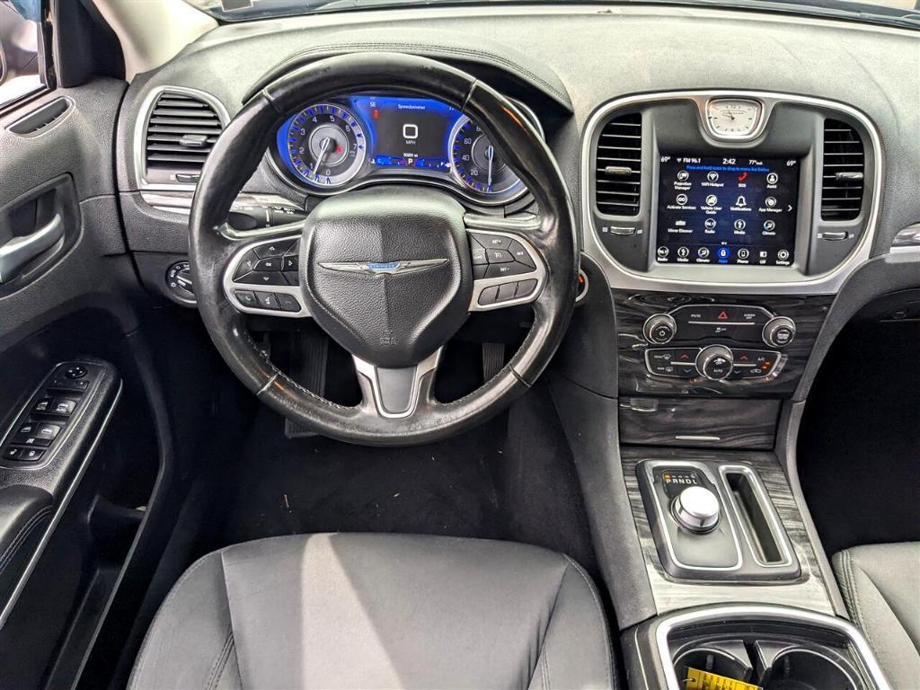 used 2019 Chrysler 300 car