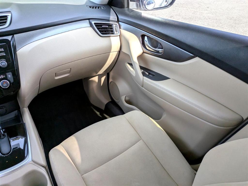 used 2016 Nissan Rogue car