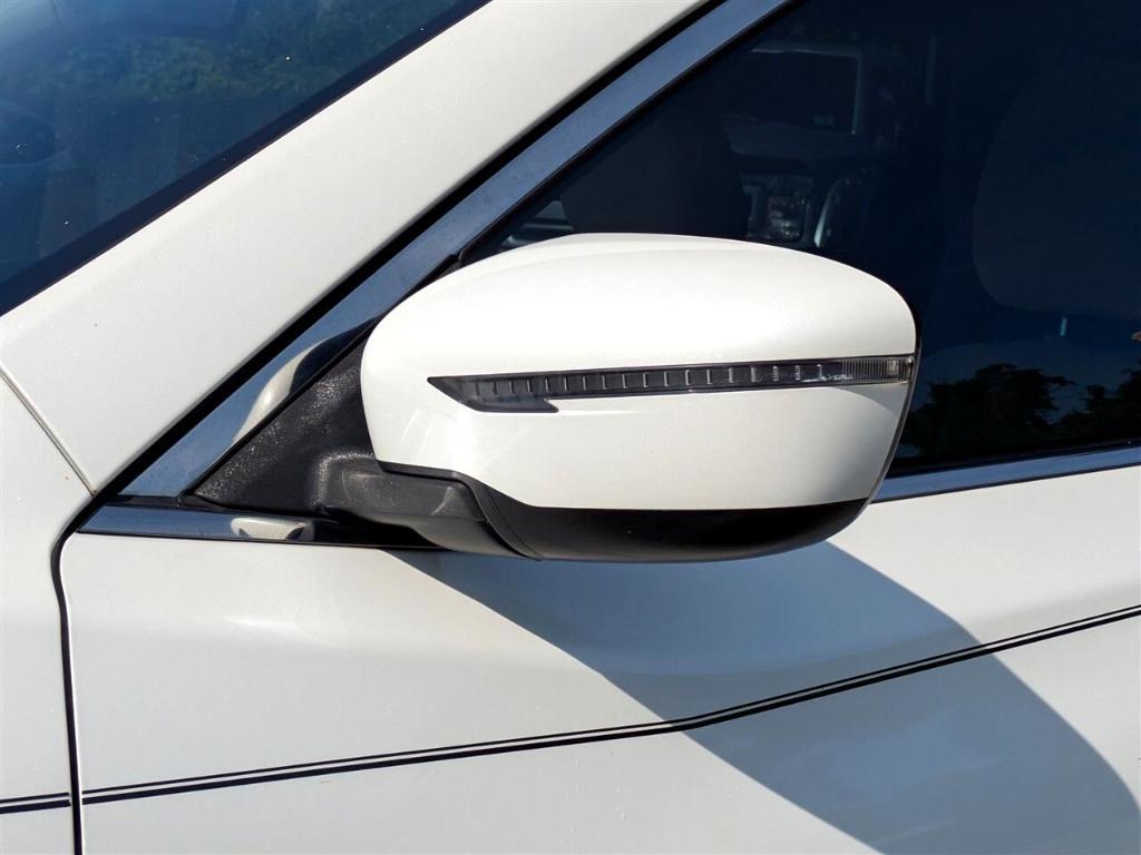 used 2016 Nissan Rogue car