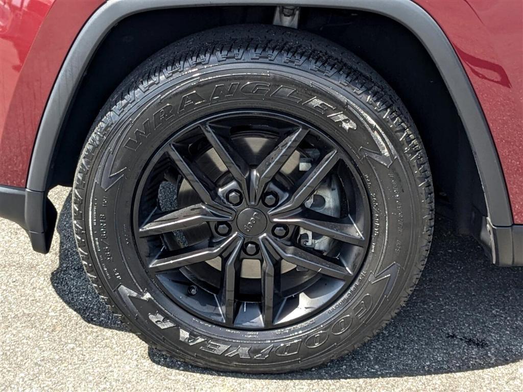 used 2018 Jeep Grand Cherokee car, priced at $20,995