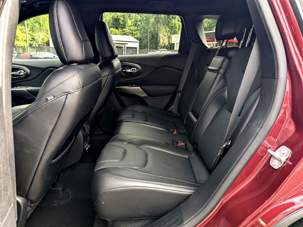 used 2019 Jeep Cherokee car