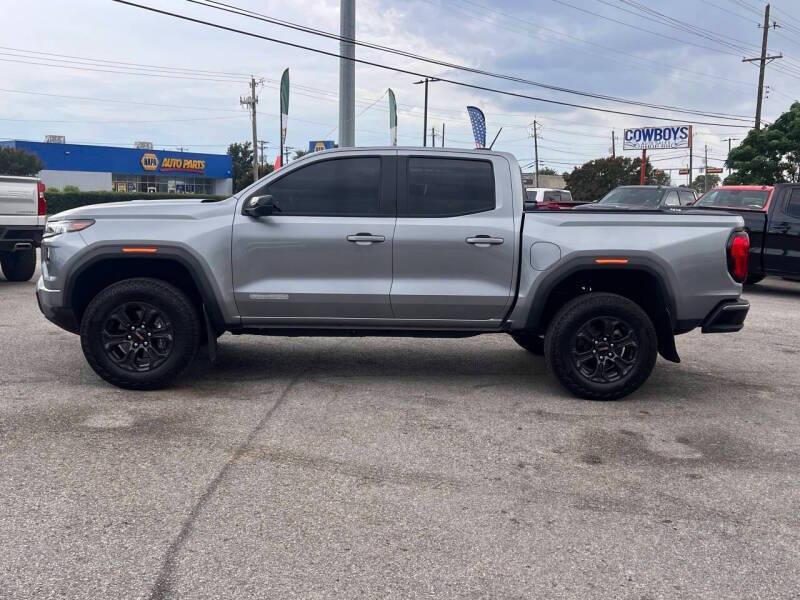 used 2024 GMC Canyon car, priced at $26,995