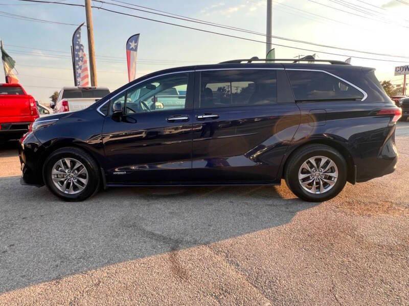 used 2021 Toyota Sienna car, priced at $24,995