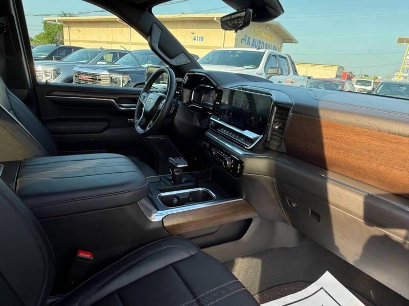 used 2024 Chevrolet Silverado 1500 car, priced at $41,995