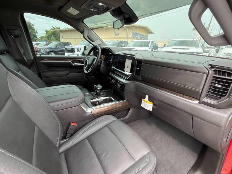 used 2025 Chevrolet Silverado 1500 car, priced at $34,995